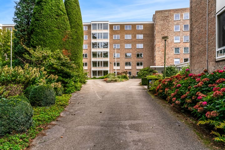 Laan van Rijnwijk 1-A27 in Zeist Foto