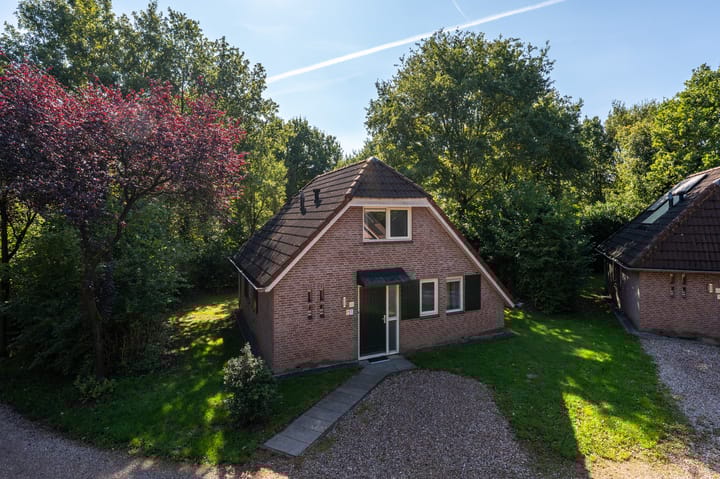 Landweerswal 2-123 en Braamt foto