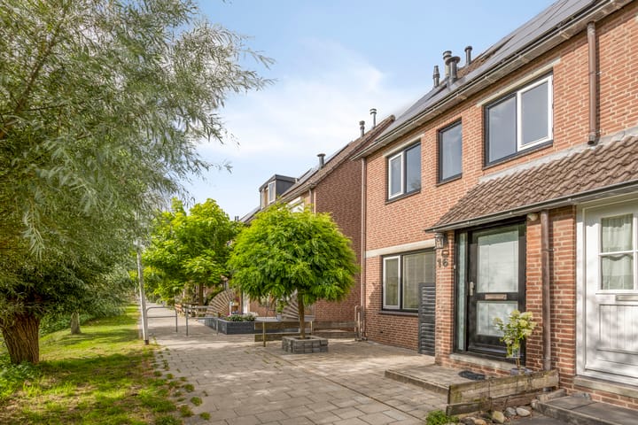 Langenhorst 16 en Alphen aan den Rijn foto