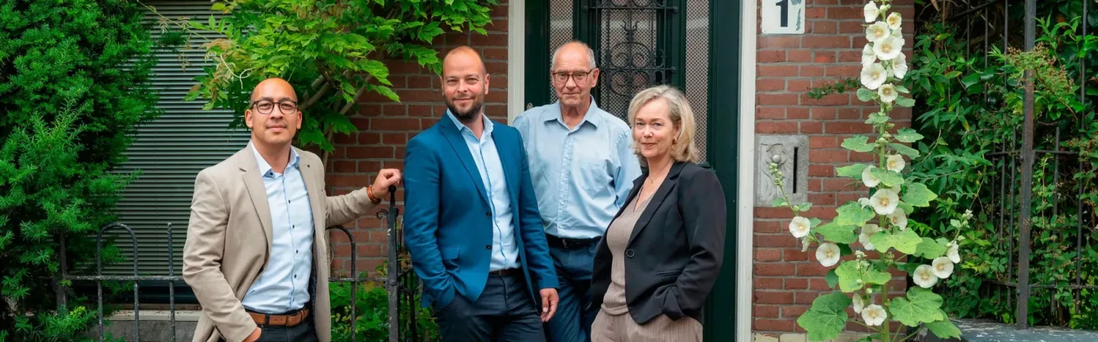 Team foto van Leegstra NVM Makelaardij - Eerlijk en helder!