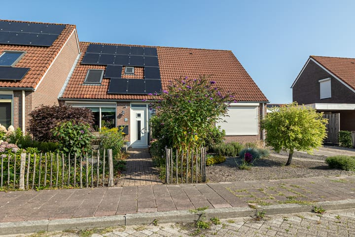 Leemhof 12 in Nieuw-Amsterdam