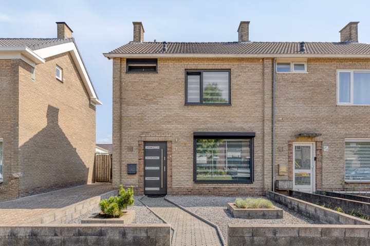Leeuwerikstraat 37 in St. Willebrord Foto