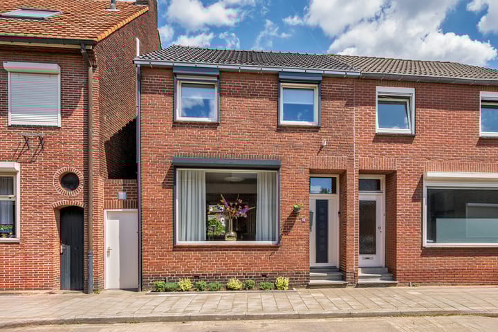 Leeuwerikstraat 68 en Venlo foto