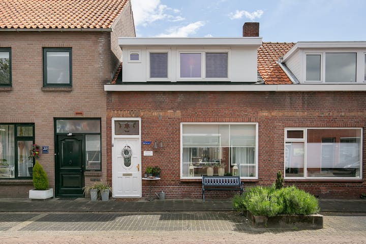 Leeuwstraat 18 in Halsteren