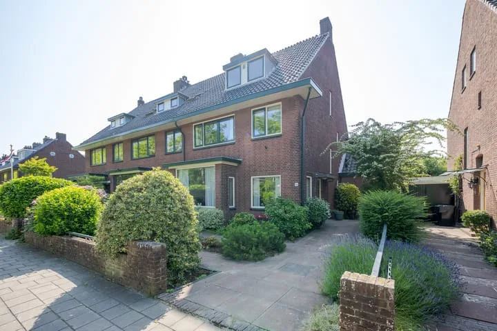 Leidseweg 132 en Voorschoten