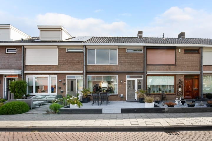 Leliestraat 16 in Volendam photo