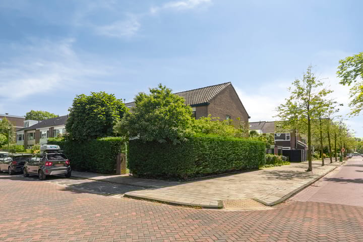 Lessestraat 1 in Heemskerk photo