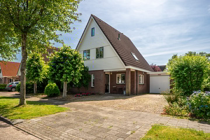 Lichte 18 en Sintjohannesga foto