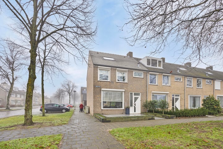 Lignestraat 21 in Made Foto