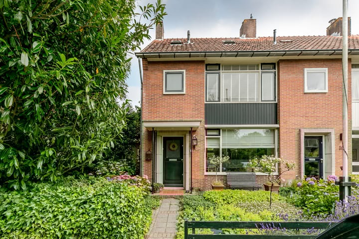 Ligusterlaan 8 en Haarlem foto