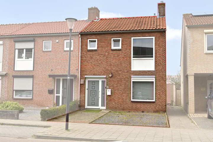 Lijsterbesstraat 40 in Bergen op Zoom foto