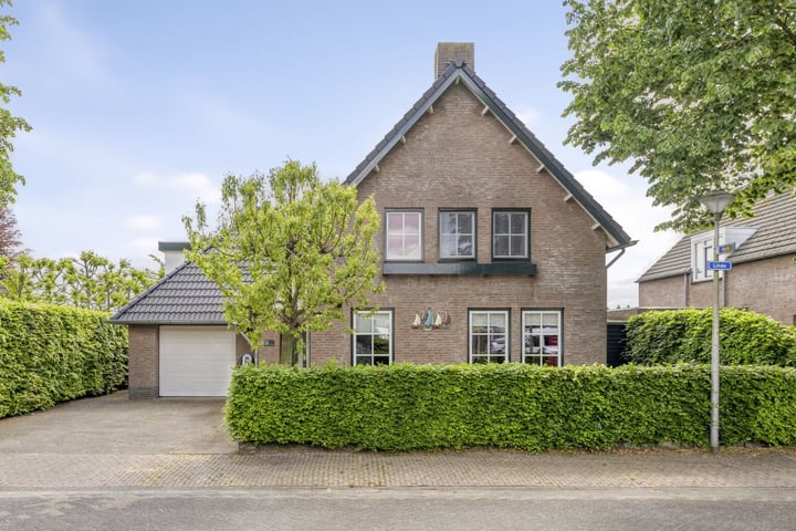 Linde 14 in Mierlo Foto