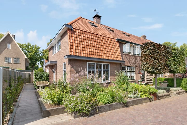 Lindenlaan 100 in Huizen photo