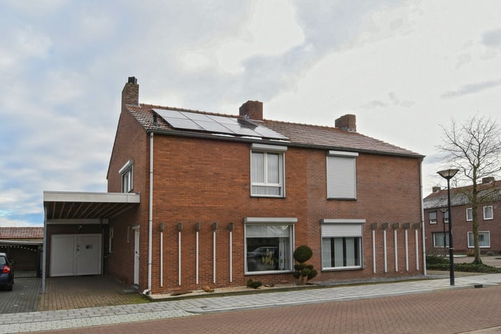 Lindenstraat 2 in Neer Foto