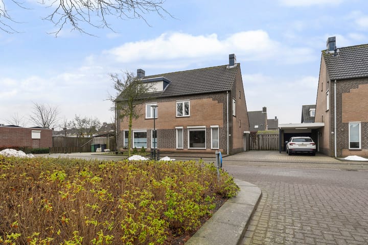 Photo of property Looiershof 21, Esch
