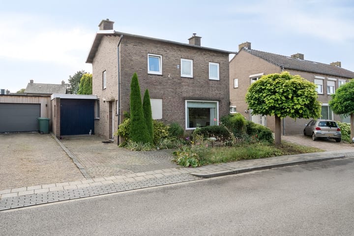Luipertstraat 15 en Moorveld foto