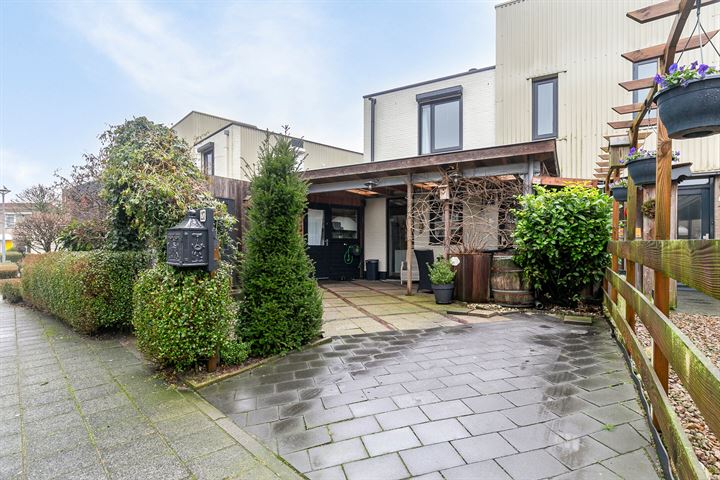 Luiting Matenlaan 27 in Oldebroek foto