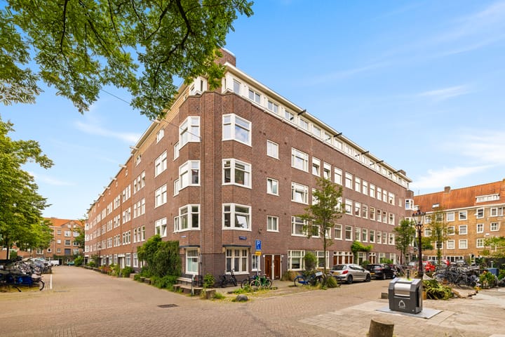 Luzacstraat 1-3 in Amsterdam foto