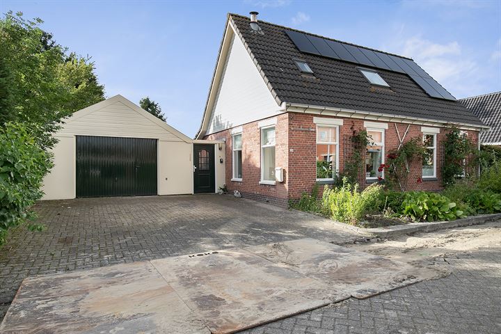 Photo of property M.A. de Ruyterstraat 33, Roodeschool