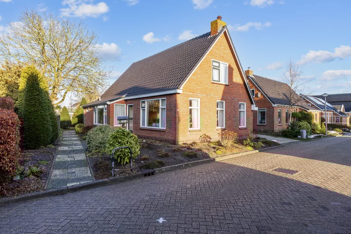 Photo of property M.A. de Ruyterstraat 37, Roodeschool