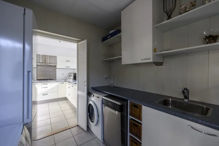M. Ruyshof 19 Almere thumbnail 19