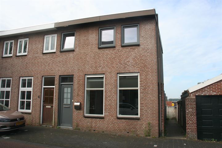 Maarten Trompstraat 2 in Bergen op Zoom foto
