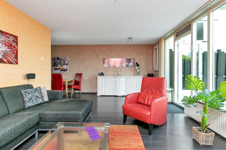 Maaseikstraat 28 en Amsterdam foto