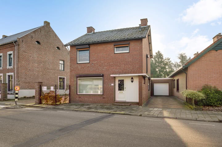 Photo of property Maasheuvel 37, Roosteren