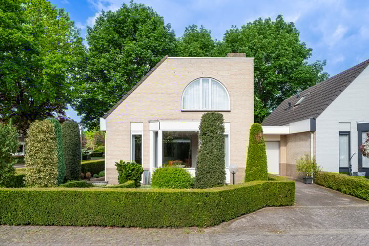 Maasland 85 en Waalwijk foto