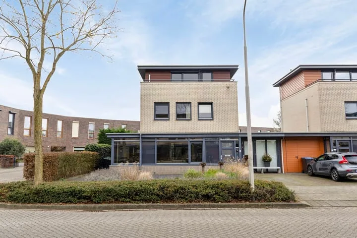 Madeliefberg 1 Roosendaal