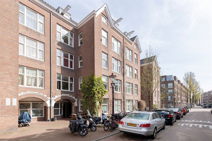 Madurastraat 75A in Amsterdam foto