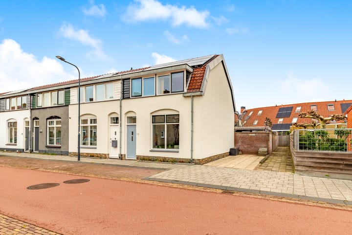 Maerten van Heemskerckstraat 118 in Heemskerk foto