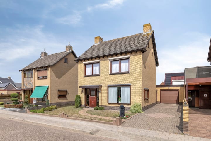 Mahlerstraat 13 in St. Willebrord Foto