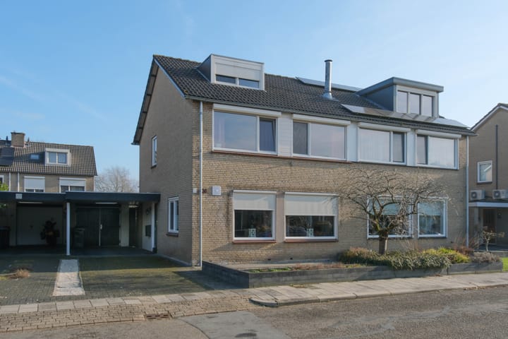 Photo of property Mahlerstraat 26, Almelo