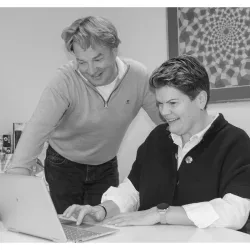 Logotipo Makelaar Broex