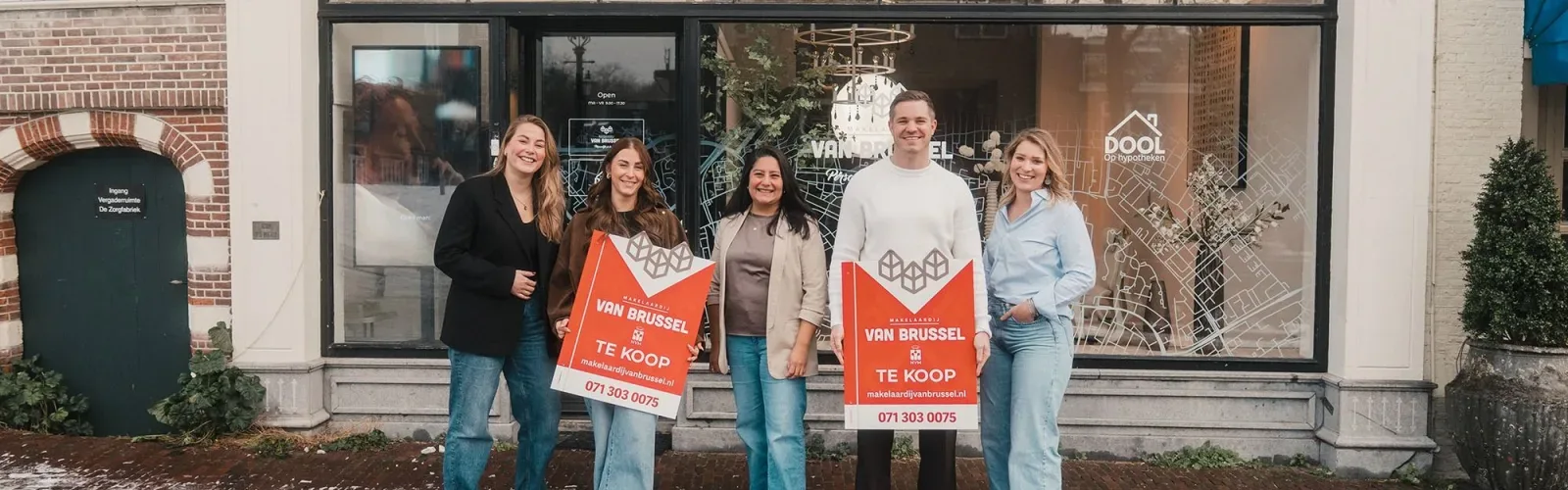 Team photo of Makelaardij Van Brussel