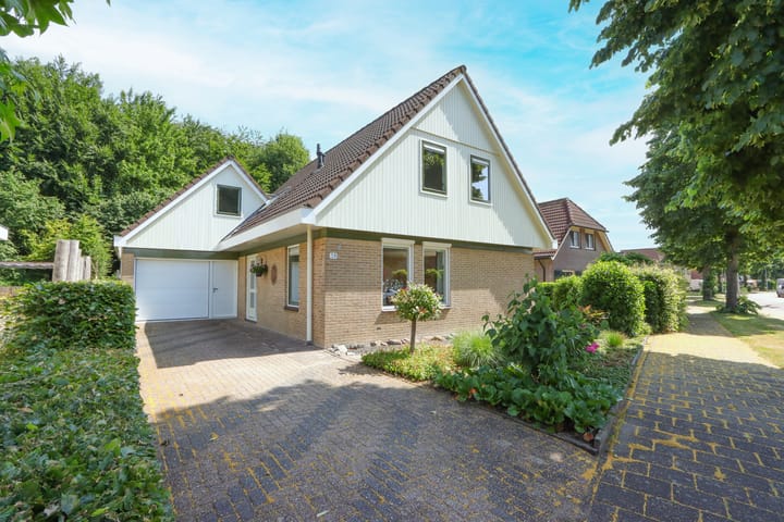 Manegelaan 38 in Dronten Foto