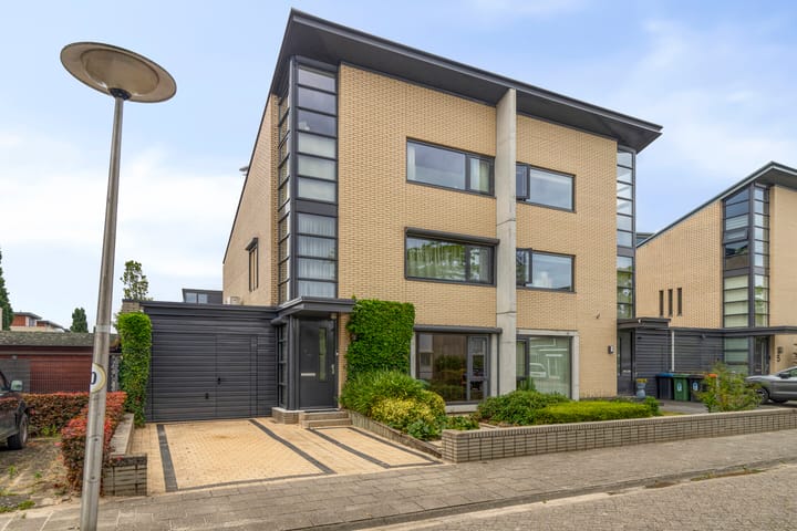 Mangoberg 1 in Roosendaal Foto