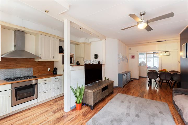 Marconistraat 25A in Schiedam foto