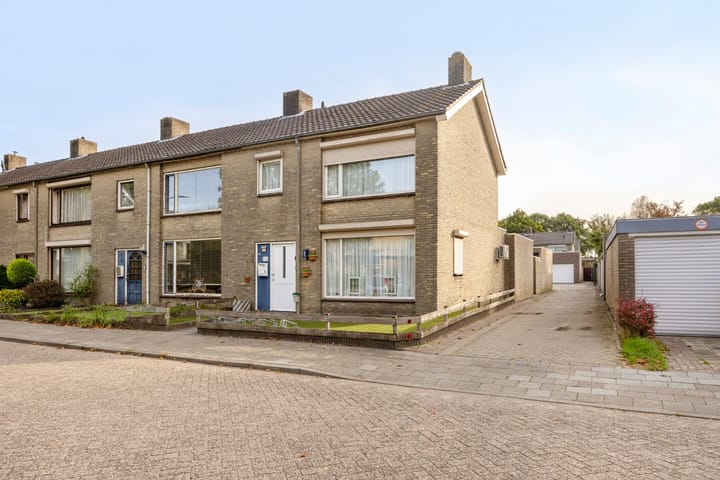 Margrietlaan 1 en Bladel foto