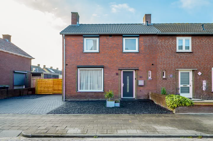 Margrietstraat 27 in St. Willebrord photo