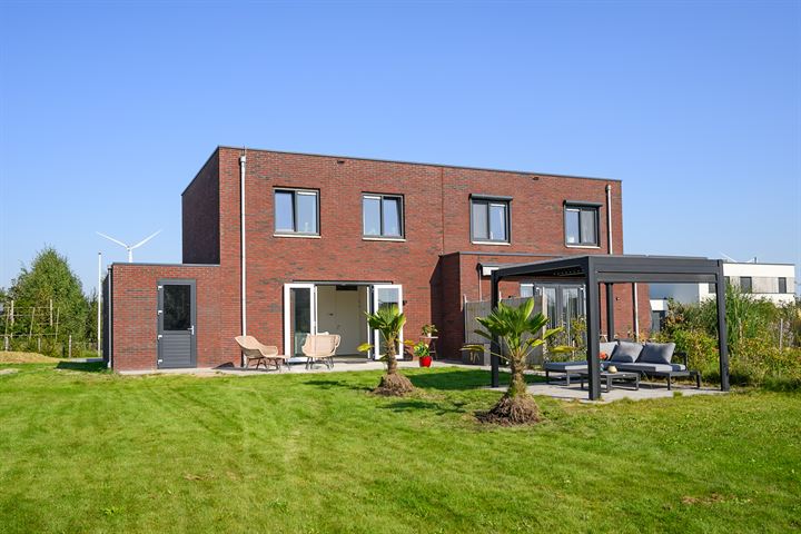 Mária Telkesstraat 4 in Almere photo