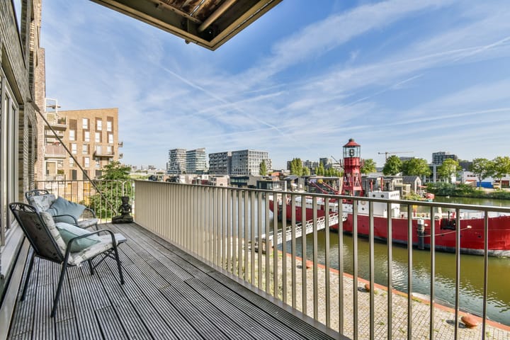 Mariadistelkade 11 in Amsterdam photo