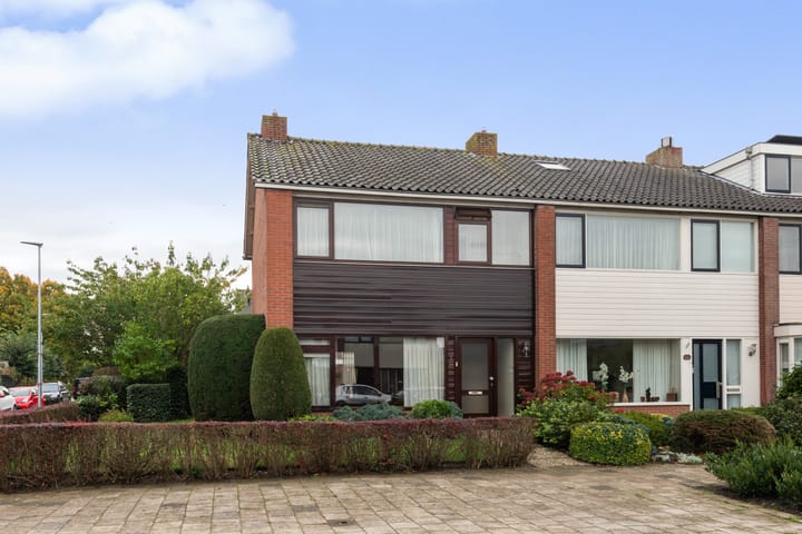 Marius Bauerstraat 1 in Woerden foto