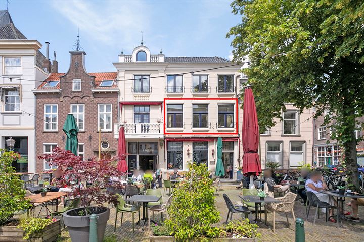 Markt 16a en Grave foto