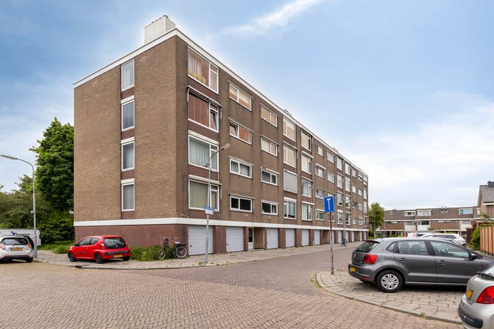 Mascagnistraat 26 in Heemskerk photo