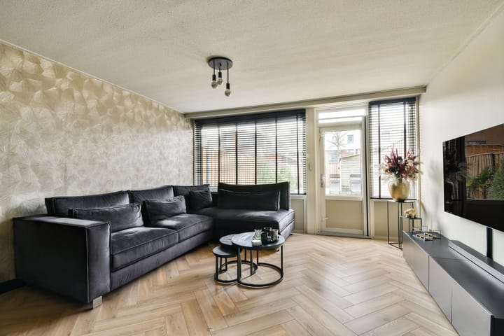 Photo of property Max Havelaarweg 152, Hoogvliet Rotterdam