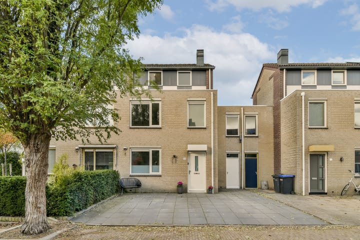 Medanstraat 15 in Dordrecht photo