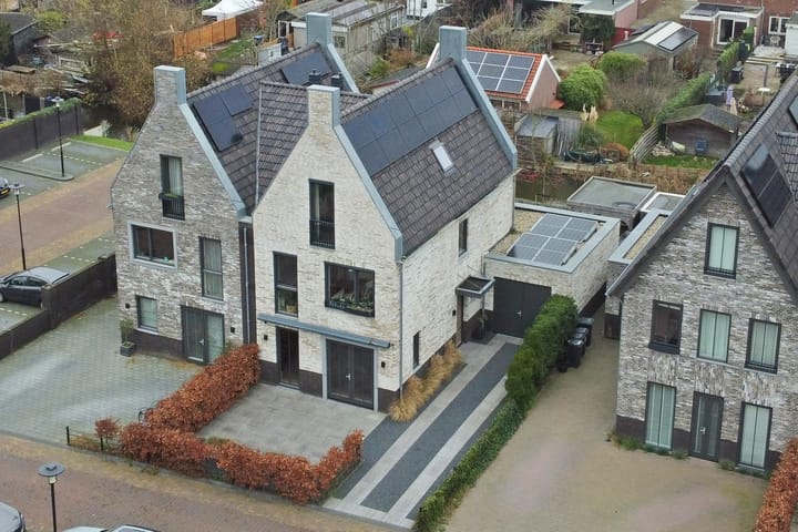 Meeroever 28 in Hillegom