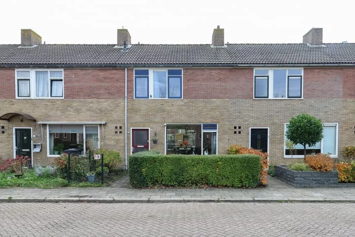 Meester Klaas Douwesstraat 12 en Tzum